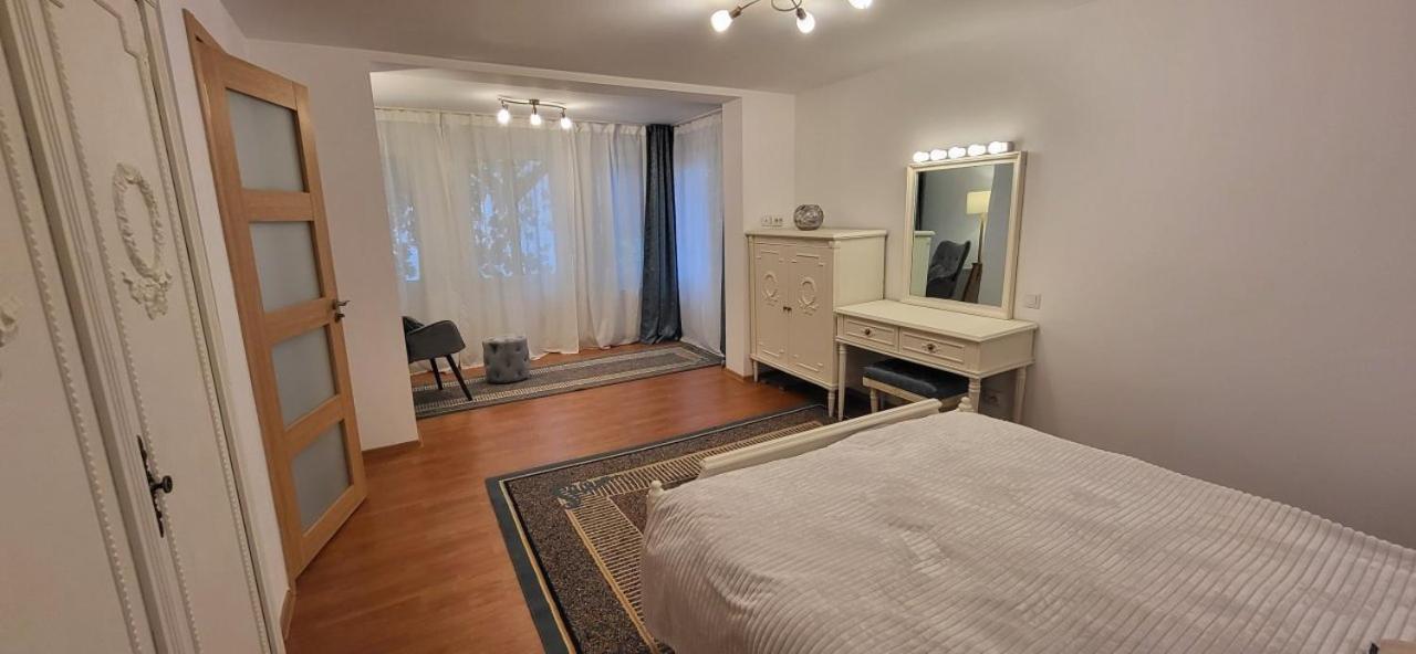 Cotroceni Accommodations Upstairs Bukarest Eksteriør billede