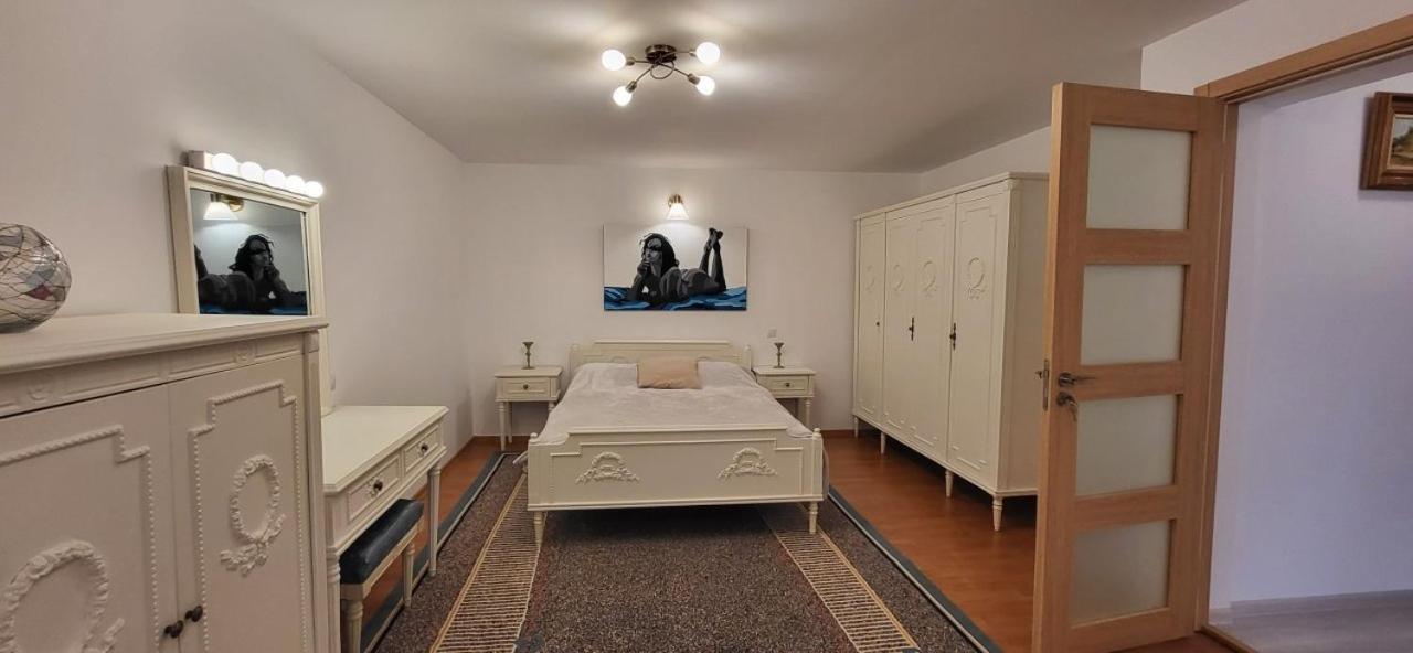 Cotroceni Accommodations Upstairs Bukarest Eksteriør billede